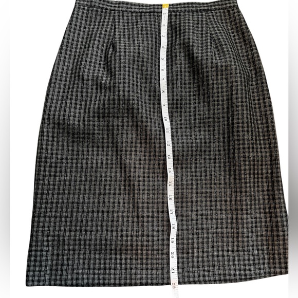 Requirements Black and Gray Skirt size 4 - Picture 4 of 6